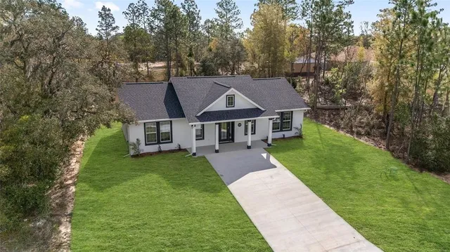 a view of house with garden