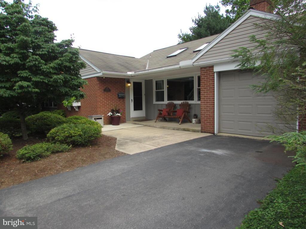 1759 Ridgeview Avenue Lancaster, PA 17603 - Photo 2 of 34 Gallery Image 2