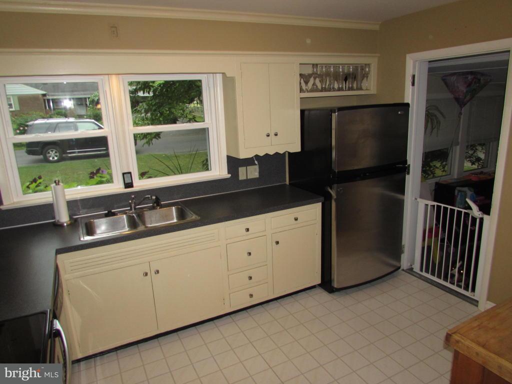 1759 Ridgeview Avenue Lancaster, PA 17603 - Photo 17 of 34 Gallery Image 17