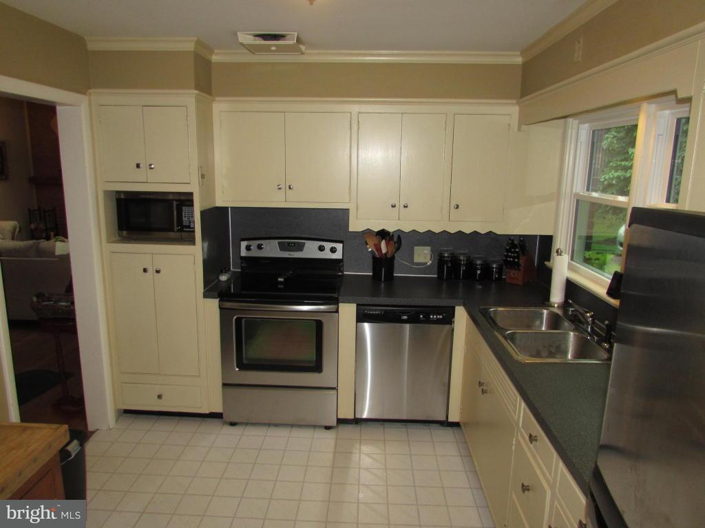 1759 Ridgeview Avenue Lancaster, PA 17603 - Photo 20 of 34 Gallery Image 20