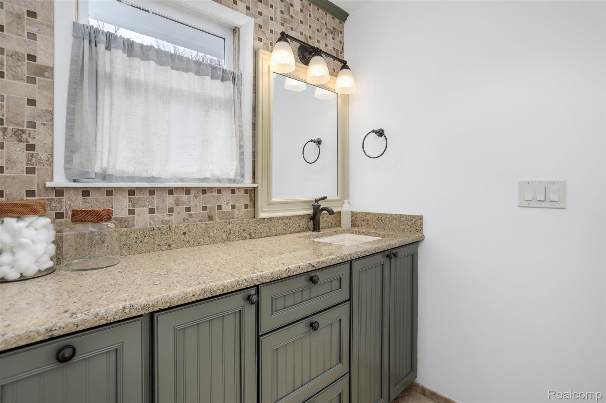 1930 West Gunn Road Rochester, MI 48306 - Photo 23 of 58 Gallery Image 23