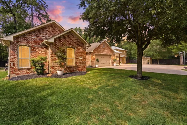 $925,000 | 1680 Beech Drive, Conroe, TX 77385