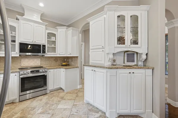 $925,000 | 1680 Beech Drive, Conroe, TX 77385