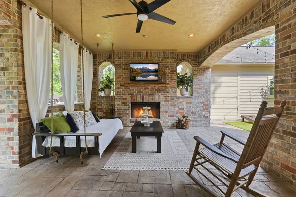 $925,000 | 1680 Beech Drive, Conroe, TX 77385