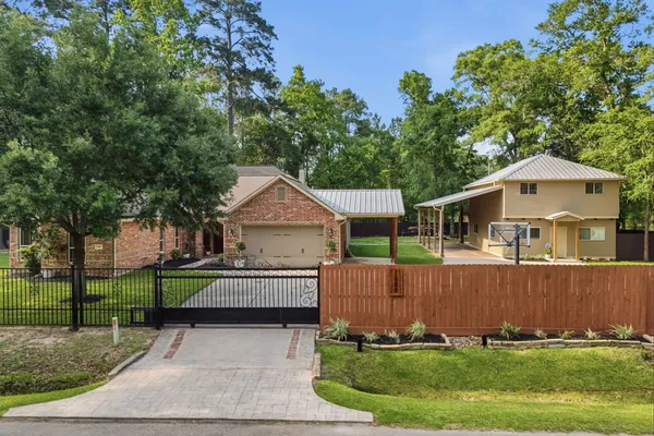 $925,000 | 1680 Beech Drive, Conroe, TX 77385
