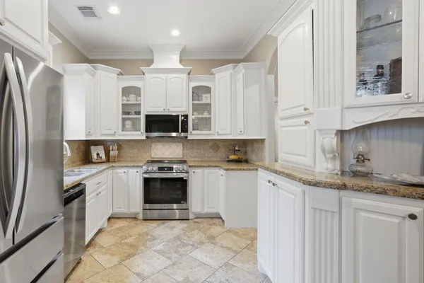$925,000 | 1680 Beech Drive, Conroe, TX 77385