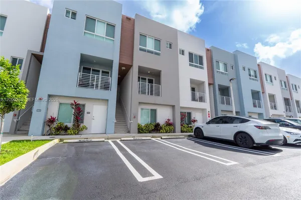 $475,000 | 2505 Northeast 193rd Street, Unit 4215, Miami, FL 33180