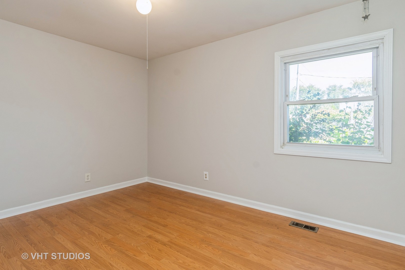325 Kirman Avenue Romeoville, IL 60446 - Photo 8 of 13 an empty room with a window