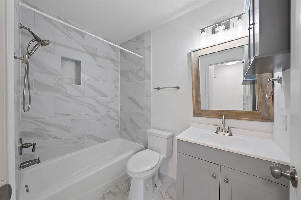 715 East Avenue F Midlothian, TX 76065 - Photo 11 of 33 a bathroom with a sink toilet and shower