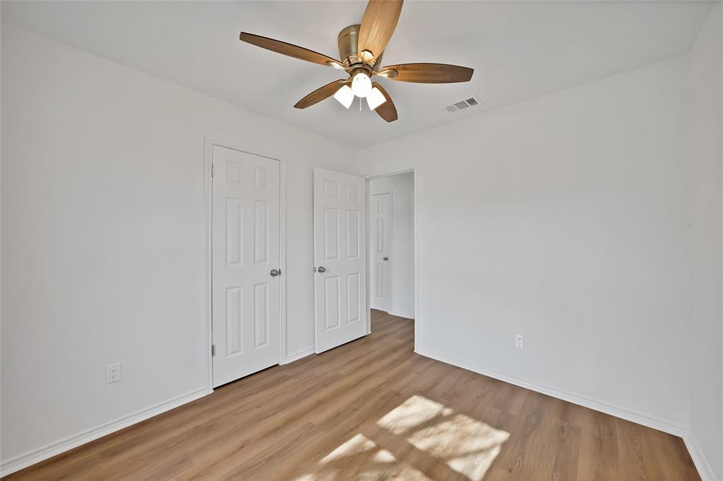 715 East Avenue F Midlothian, TX 76065 - Photo 21 of 33 a view of an empty room