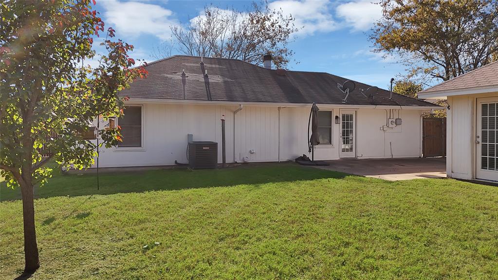 715 East Avenue F Midlothian, TX 76065 - Photo 28 of 33 a view of a back yard of the house