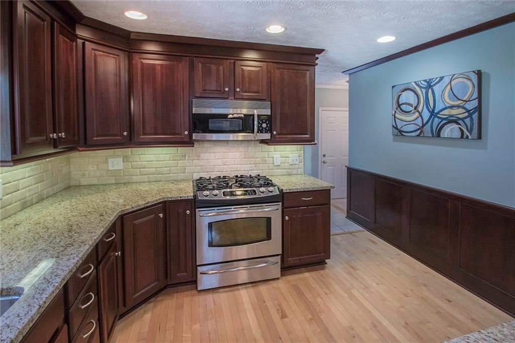 6445 Knyghton Road Indianapolis, IN 46220 - Photo 3 of 25 Gallery Image 3