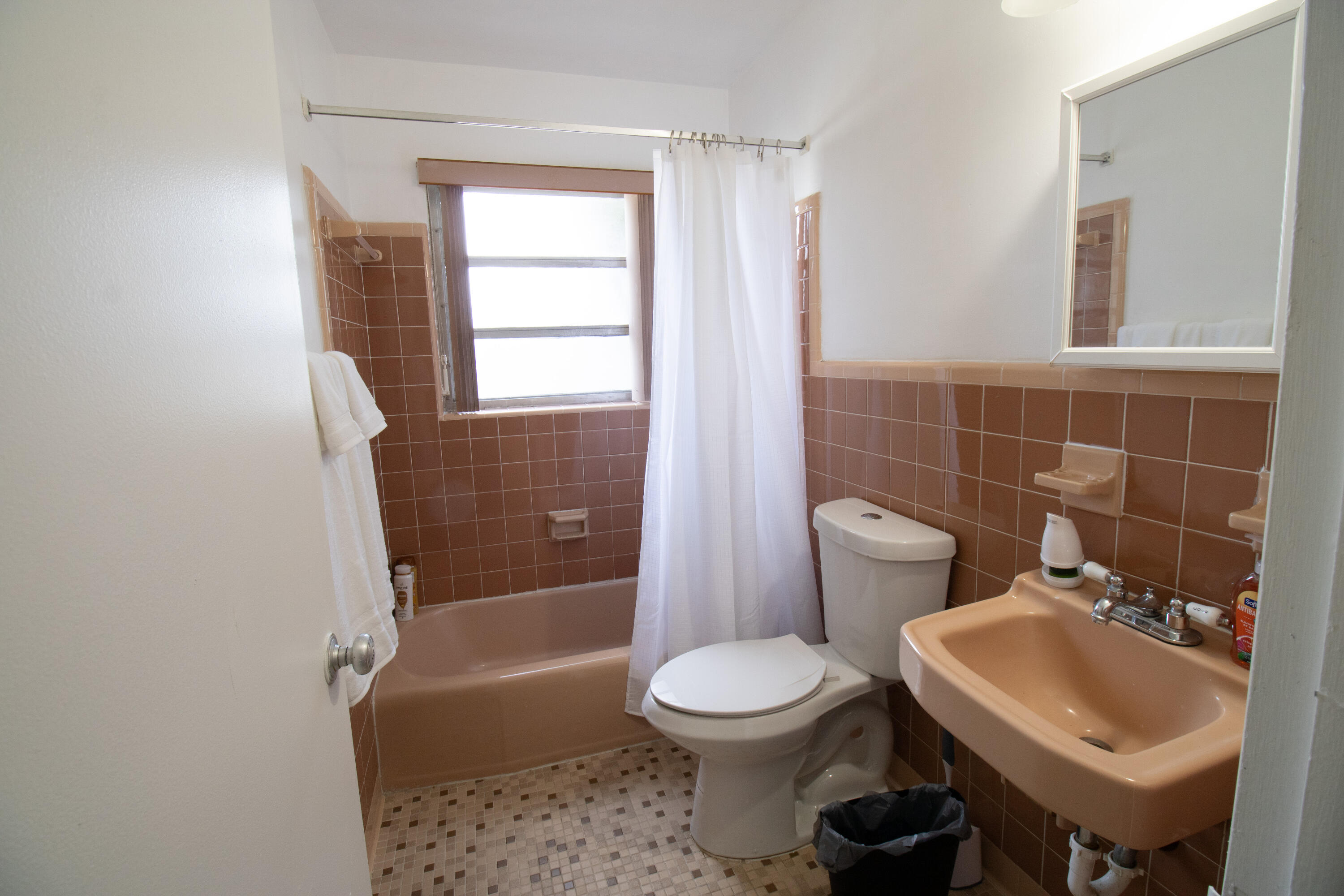 1257 Island Road, Unit 7 Riviera Beach, FL 33404 - Photo 3 of 11 1257guestbath7