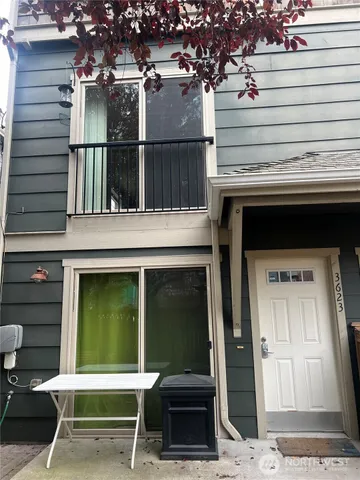 a view of outdoor space yard and front view of a house