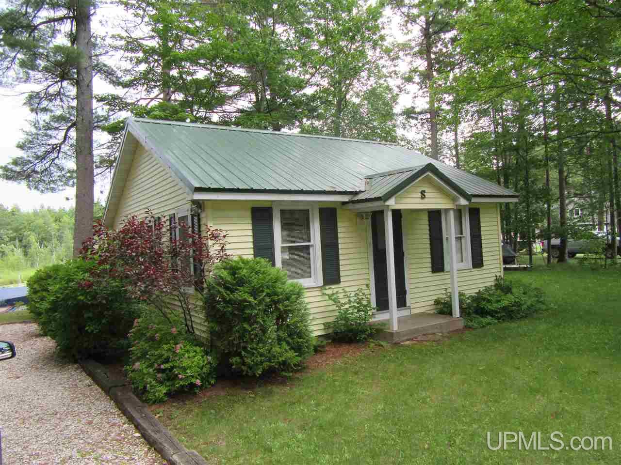 914 North Co Road Manistique, MI 49854 - Photo 3 of 20