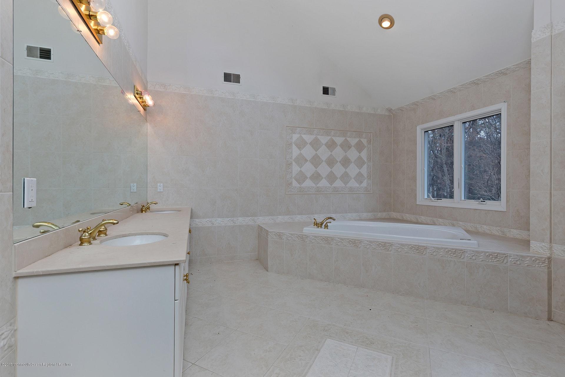 10 Victorian Way Colts Neck, NJ 07722 - Photo 16 of 18 029-255941-IMG_8753_5843126