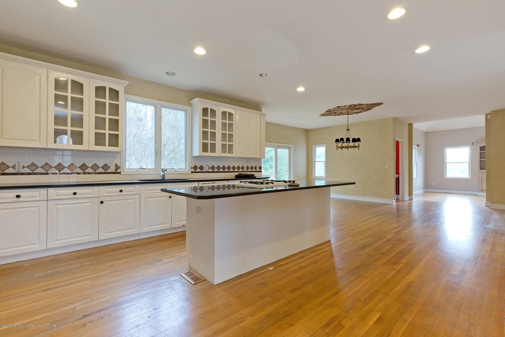 10 Victorian Way Colts Neck, NJ 07722 - Photo 9 of 18 016-255941-IMG_8727_5843044