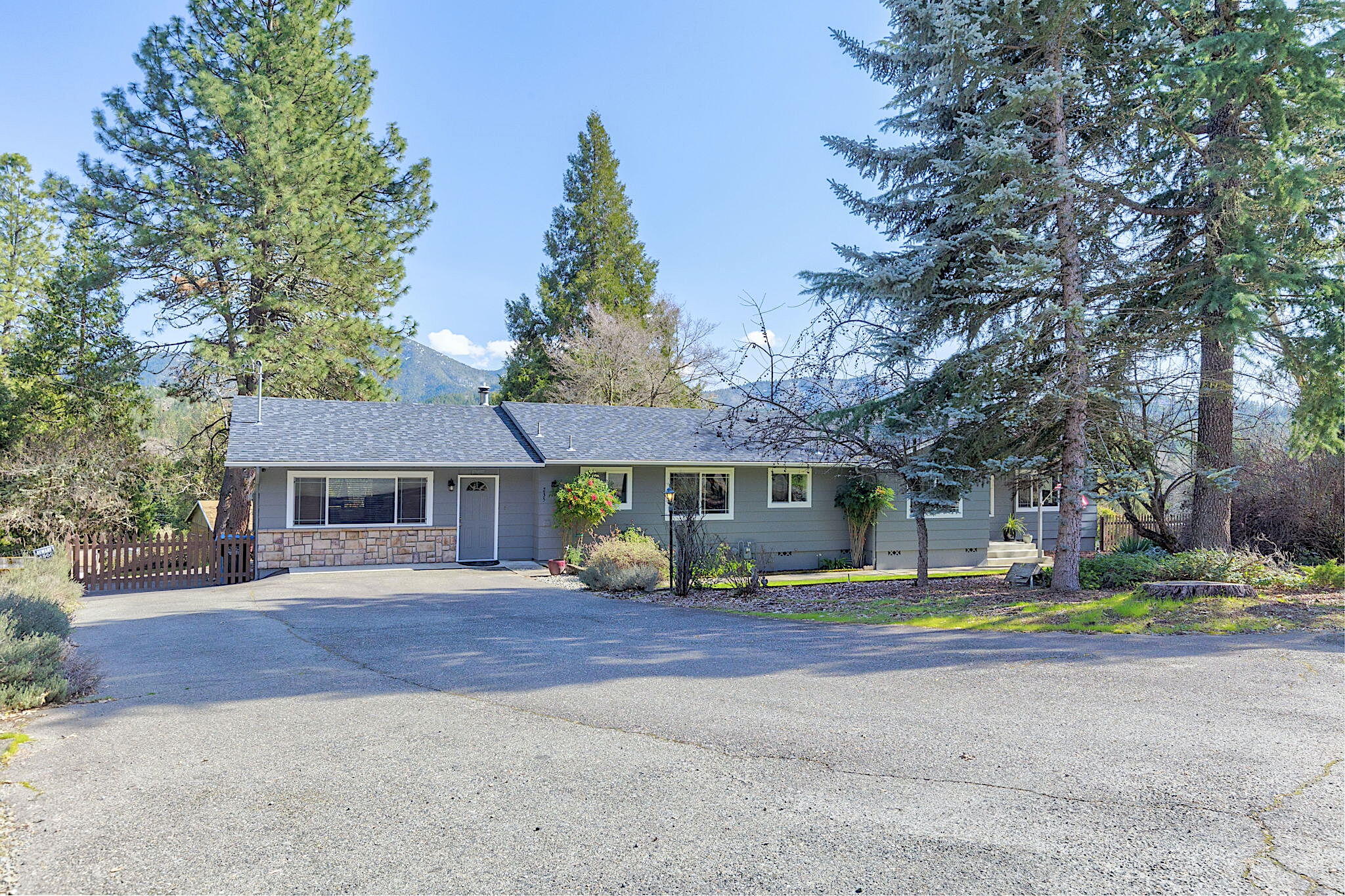 235 Larkin Road Grants Pass, OR 97527 - Photo 1 of 41 55-web-or-mls-235-larkin-rd