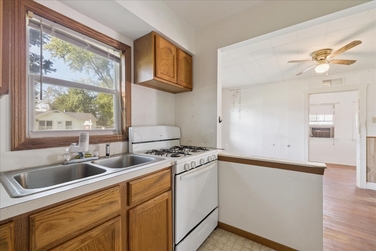 7112 North Oak Street Wonder Lake, IL 60097 - Photo 2 of 9