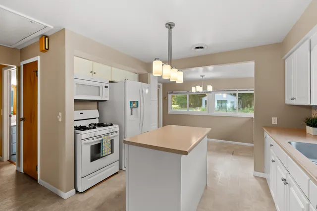 $350,000 | 10494 Tomkinson Drive, Scotts, MI 49088