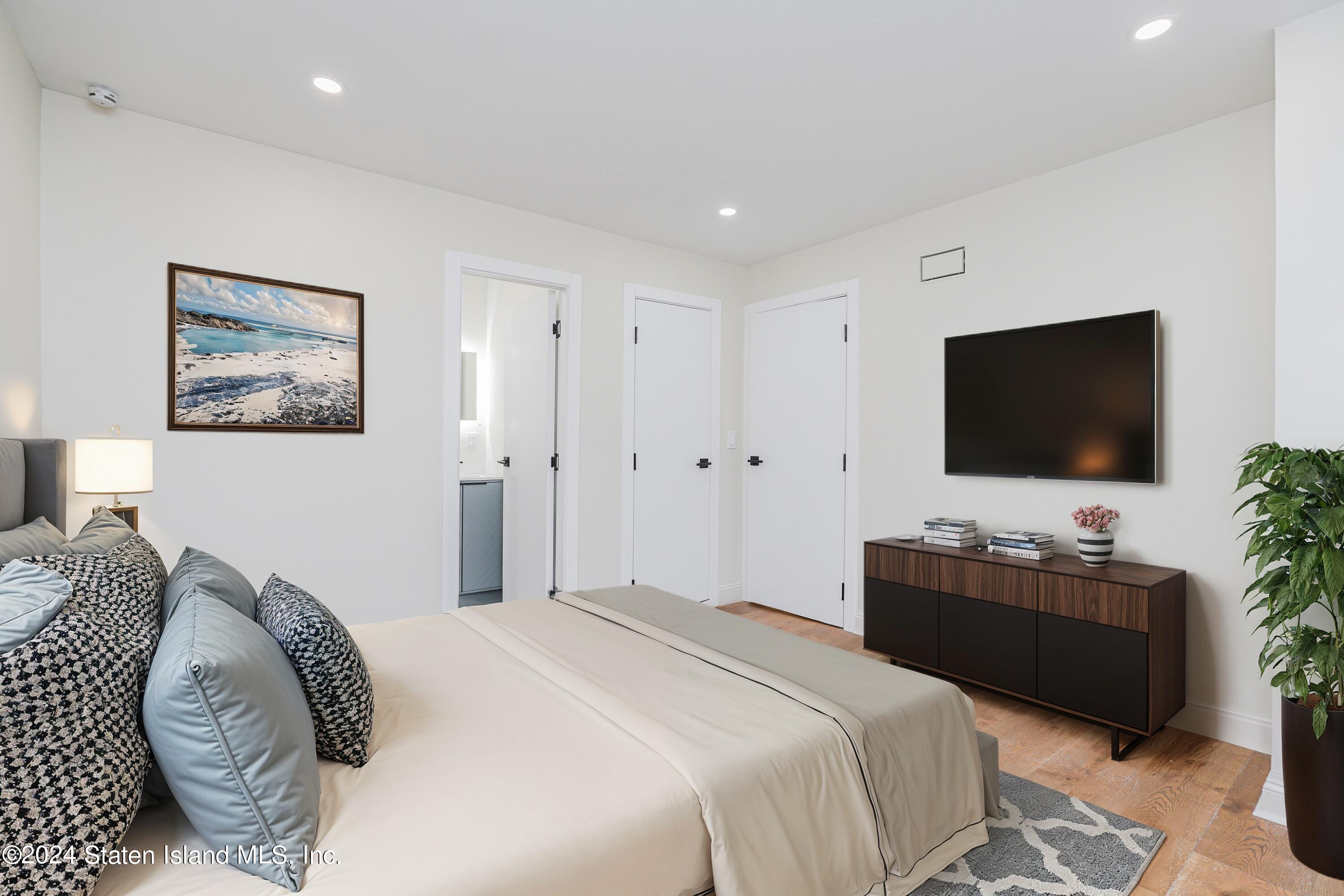 620 Sinclair Avenue Staten Island, NY 10312 - Photo 19 of 43 Photo Sep 26 2024, 10 01 35 PM (1)