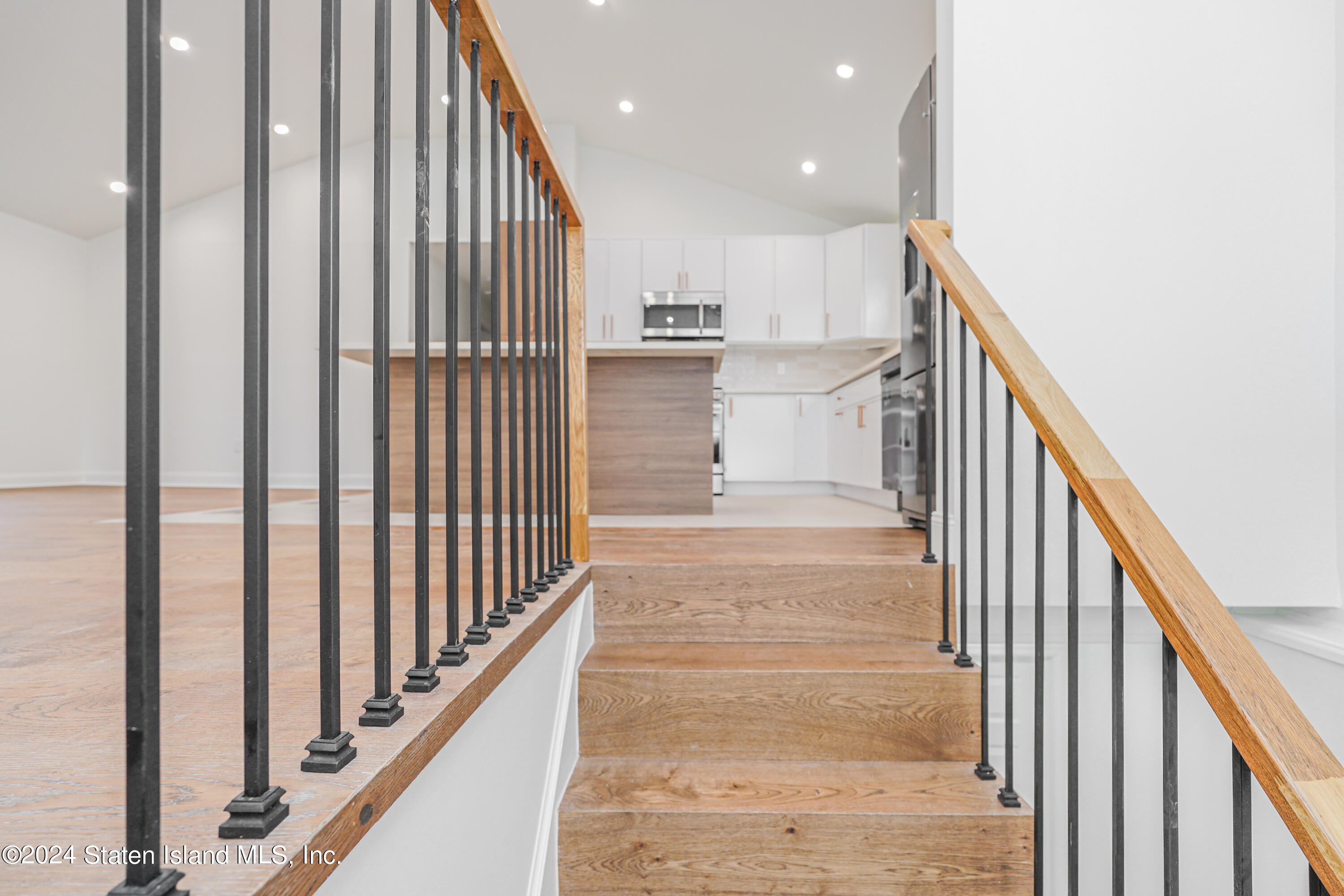 620 Sinclair Avenue Staten Island, NY 10312 - Photo 22 of 43 Photo Sep 24 2024, 10 47 09 PM