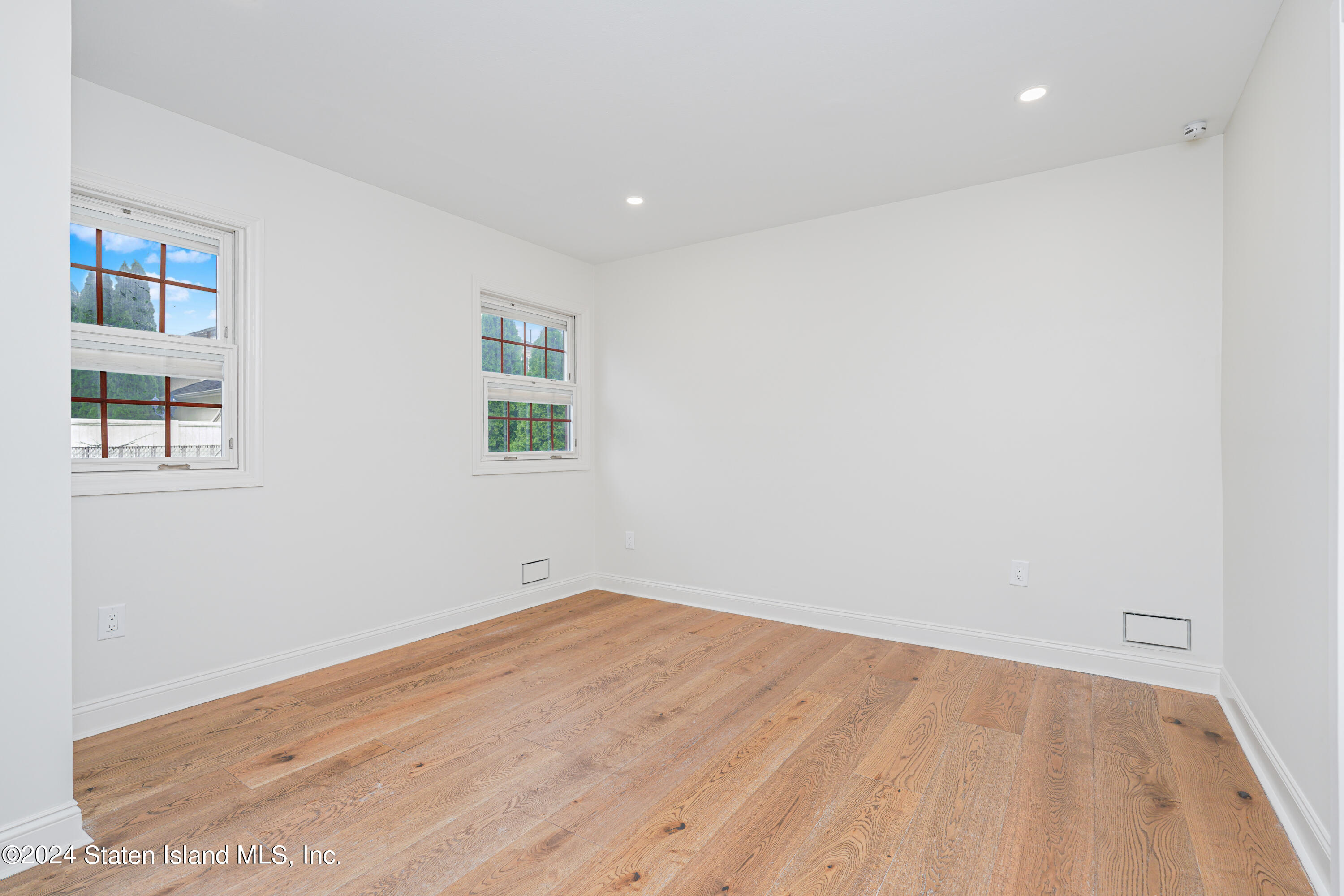 620 Sinclair Avenue Staten Island, NY 10312 - Photo 27 of 43 Photo Sep 24 2024, 10 50 05 PM