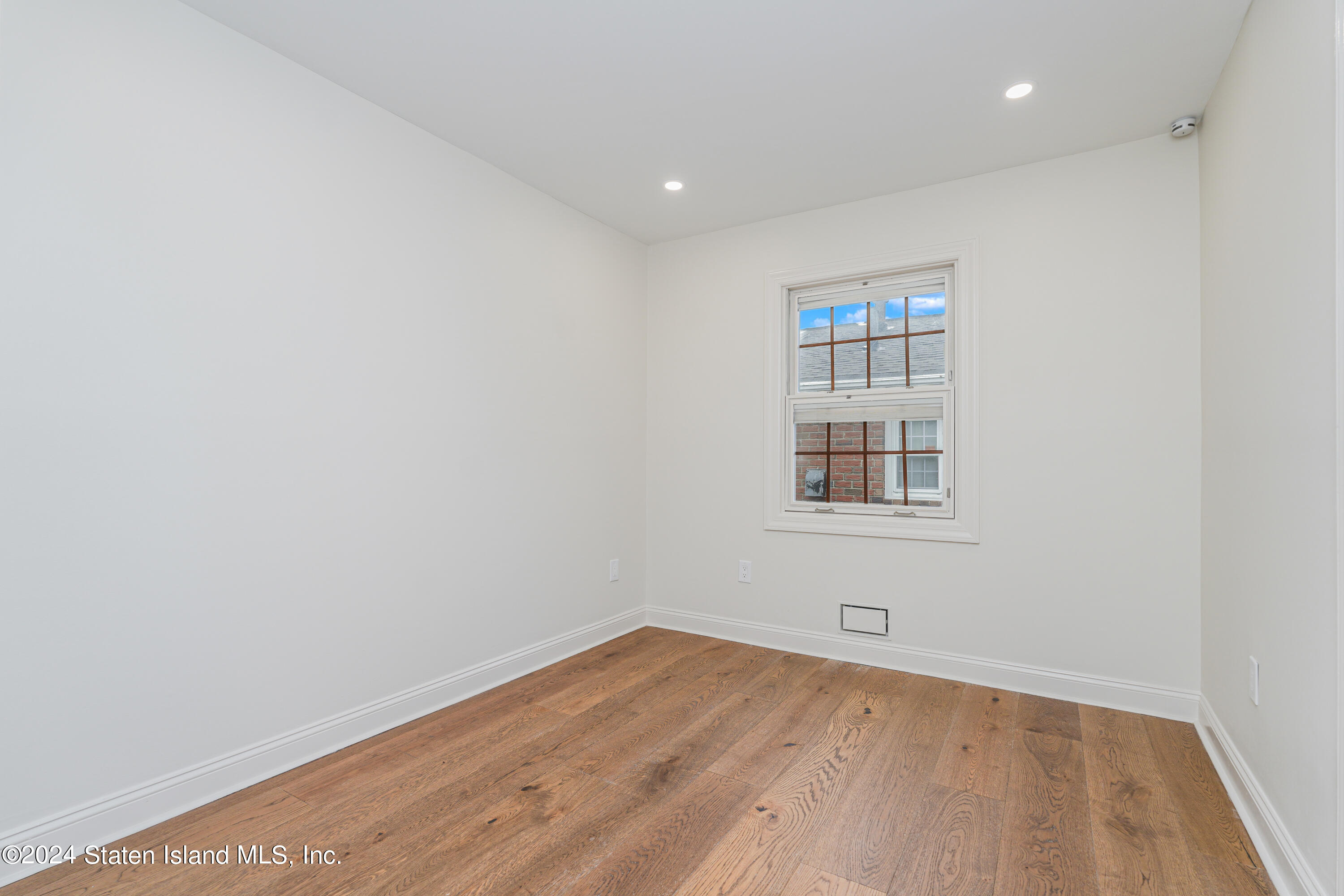 620 Sinclair Avenue Staten Island, NY 10312 - Photo 30 of 43 Photo Sep 24 2024, 10 49 31 PM