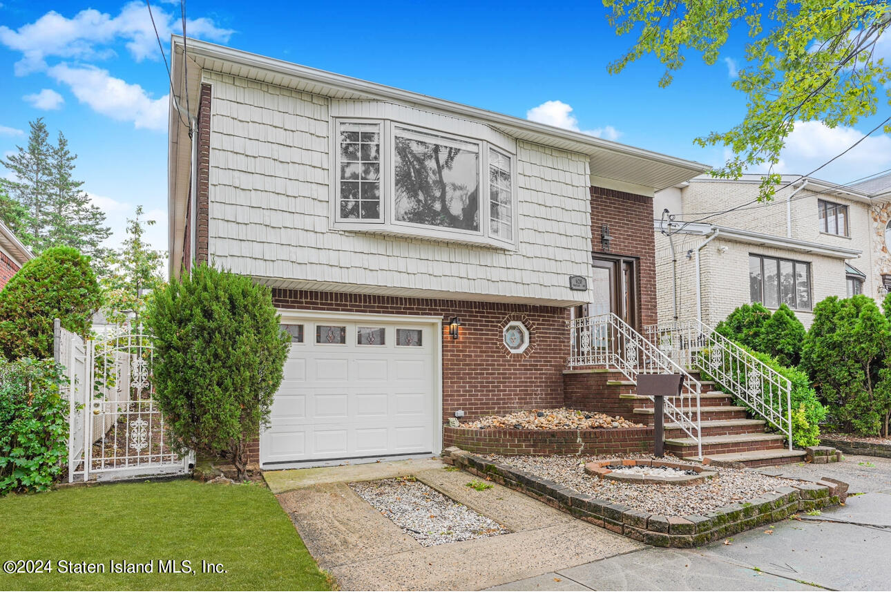 620 Sinclair Avenue Staten Island, NY 10312 - Photo 3 of 43 IMG_0494