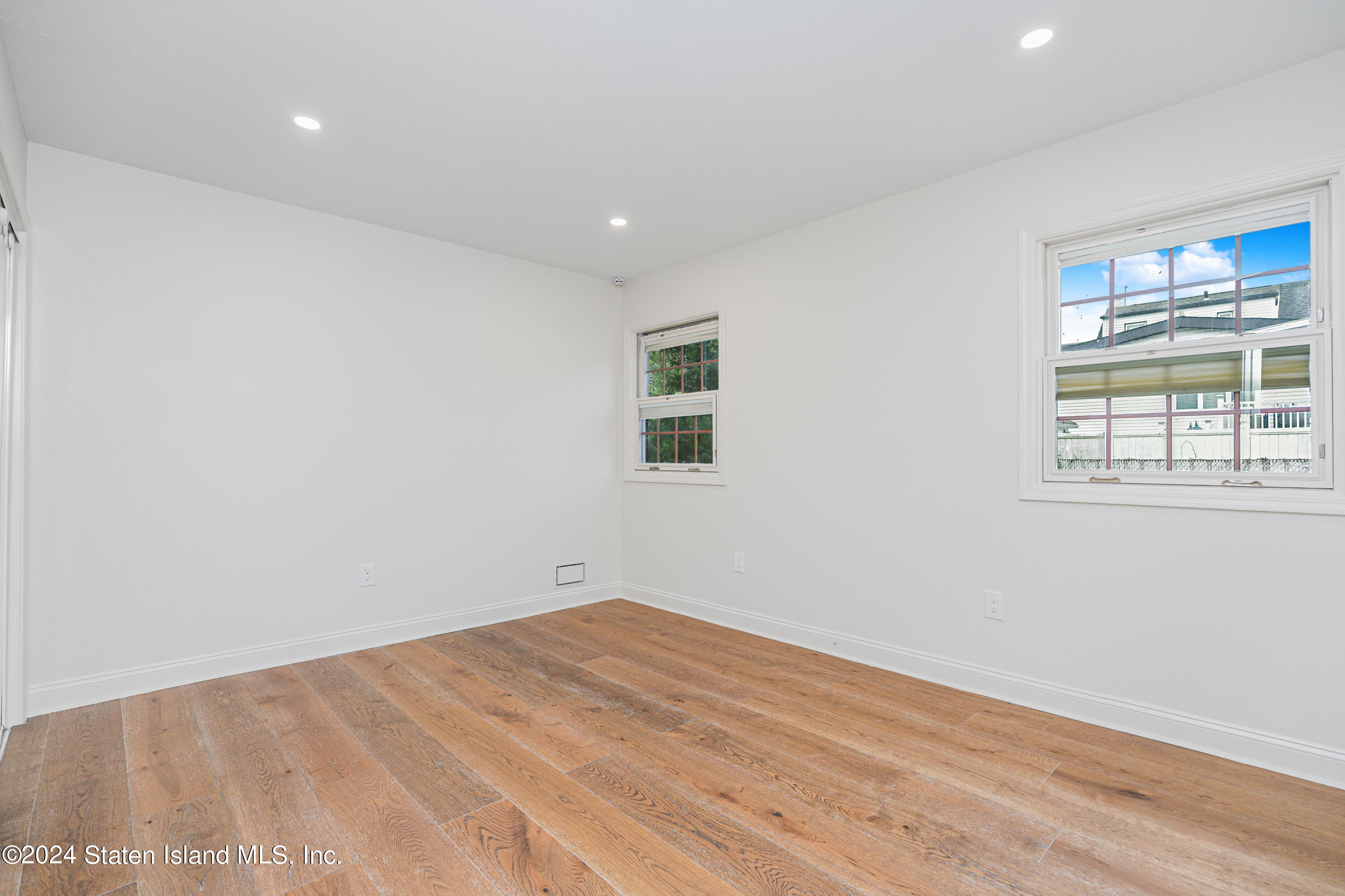 620 Sinclair Avenue Staten Island, NY 10312 - Photo 31 of 43 Photo Sep 24 2024, 10 49 43 PM