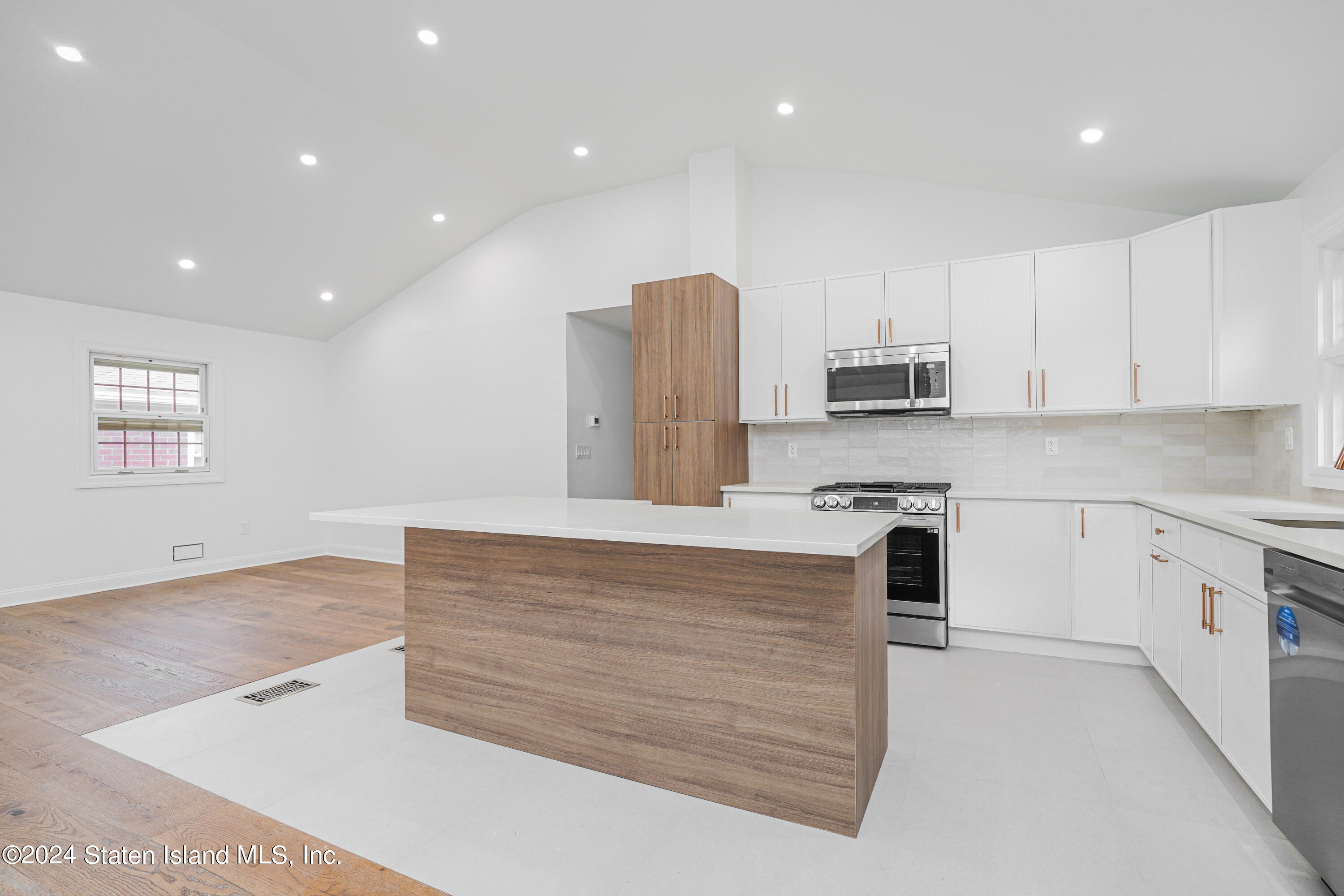 620 Sinclair Avenue Staten Island, NY 10312 - Photo 6 of 43 KITCHEN