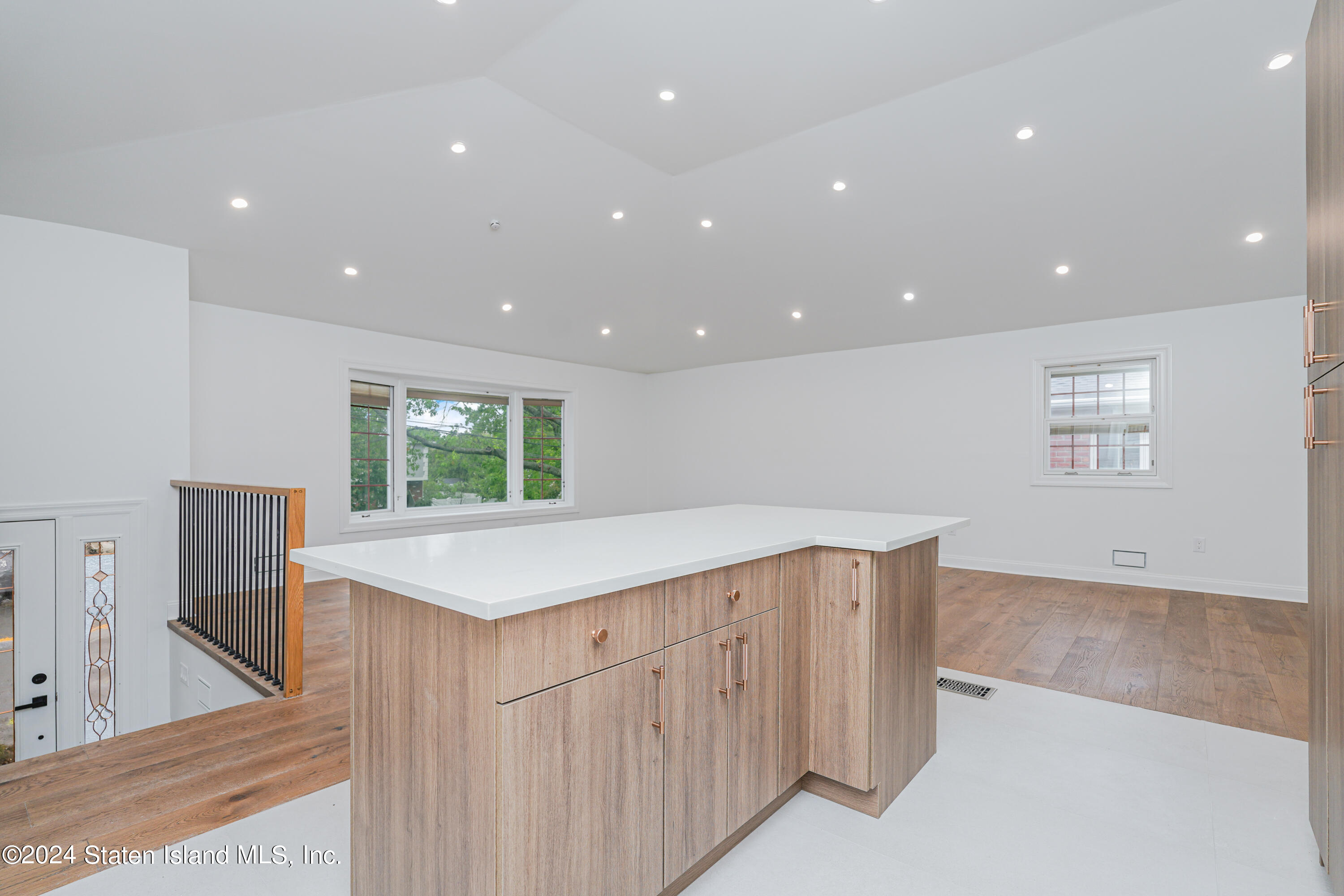 620 Sinclair Avenue Staten Island, NY 10312 - Photo 7 of 43 photo sep 24 2024, 10 48 21 pm