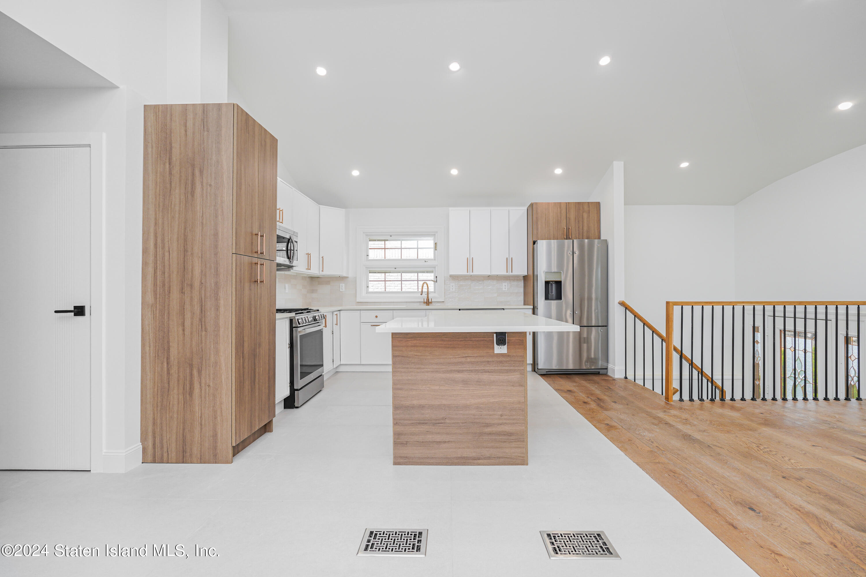 620 Sinclair Avenue Staten Island, NY 10312 - Photo 8 of 43 photo sep 24 2024, 10 47 38 pm