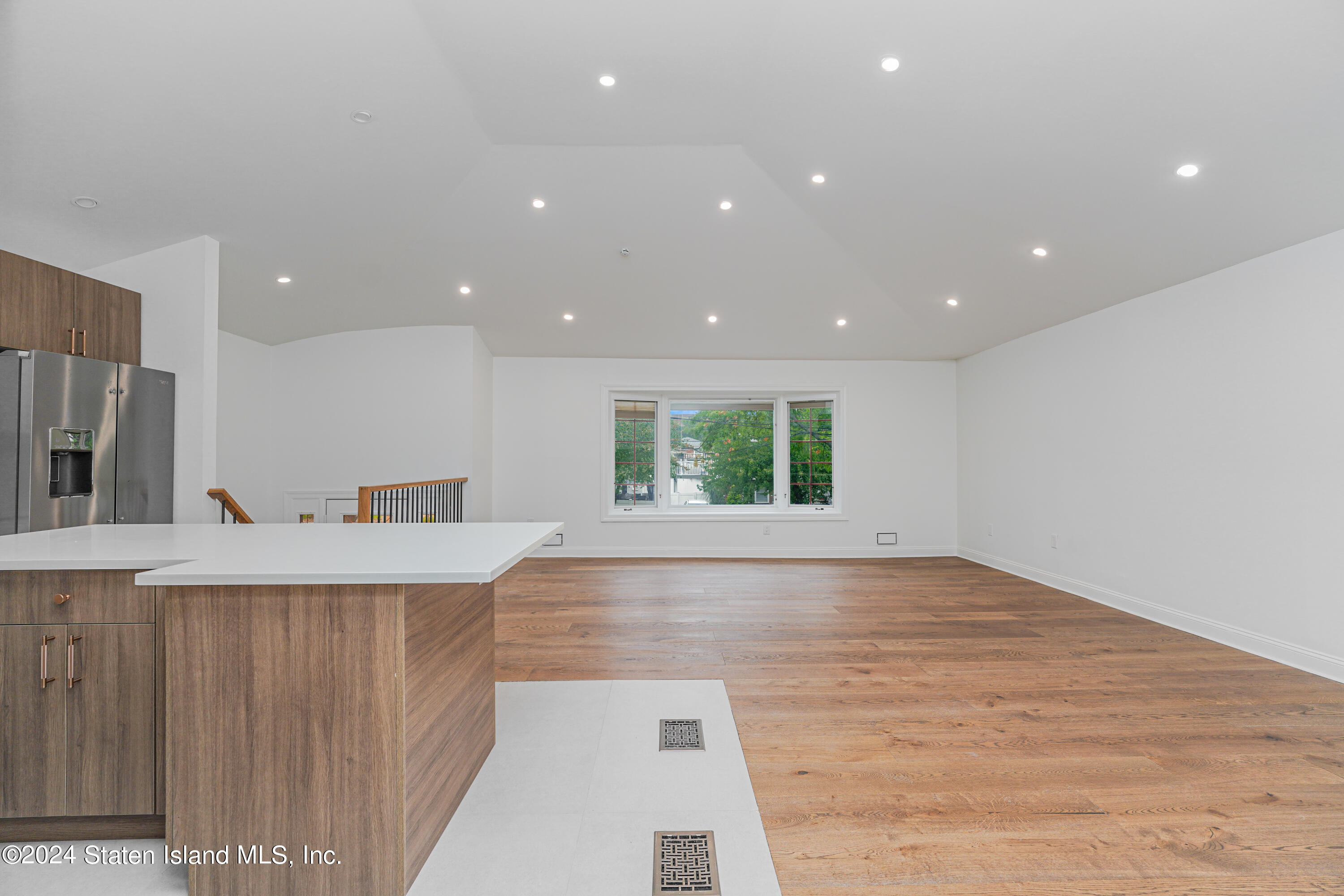 620 Sinclair Avenue Staten Island, NY 10312 - Photo 9 of 43 Photo Sep 24 2024, 10 51 07 PM