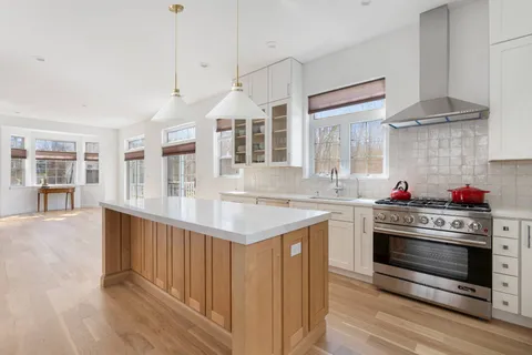 $2,495,000 | 120 Talmage Farm Lane, East Hampton, NY 11937