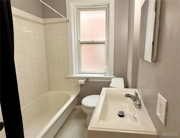 $975 | 4556 Flad Avenue, Unit 1W, St. Louis, MO 63110