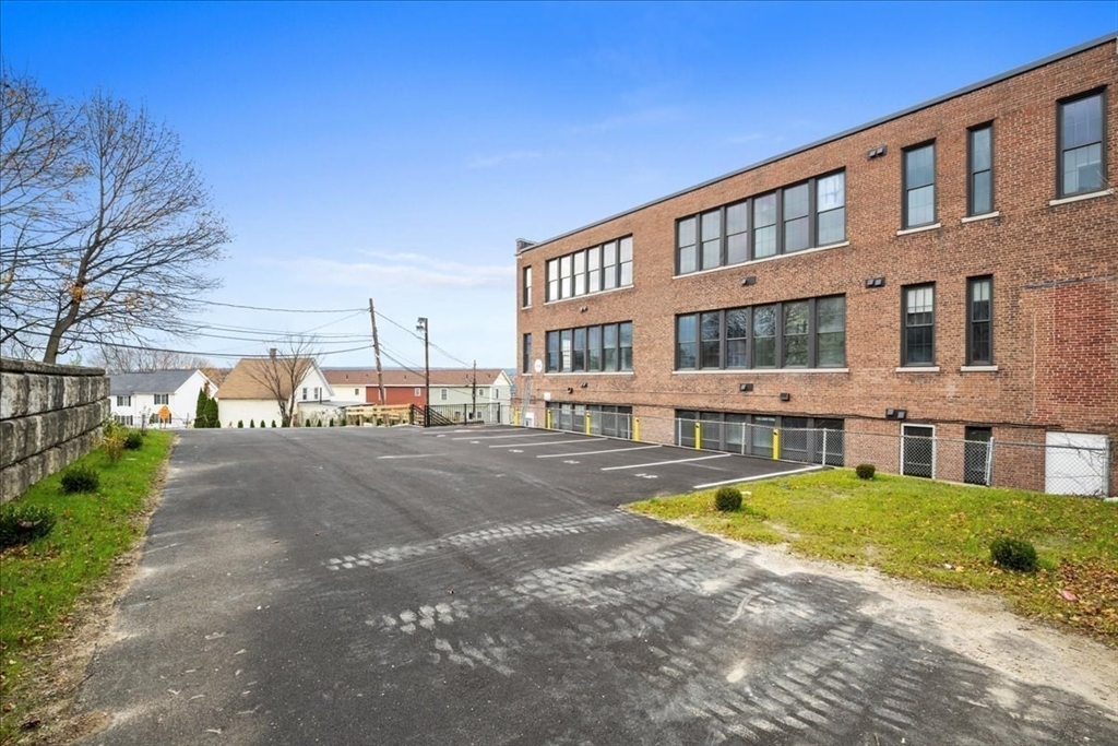 22 Waverly Street Worcester, MA 01604 - Photo 35 of 41
