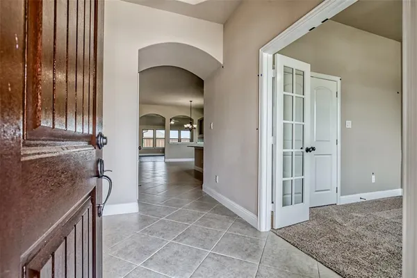 a view of an entryway with a livingroom