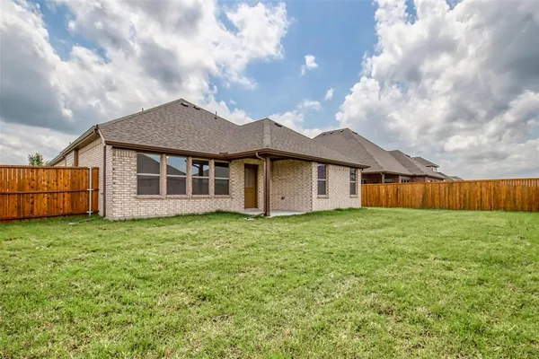 $2,395 | 330 Sweetspire Drive, Royse City, TX 75189