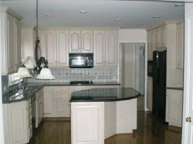 557 Thorntree Road Grosse Pointe, MI 48236 - Photo 3 of 12 20000399-2.JPG