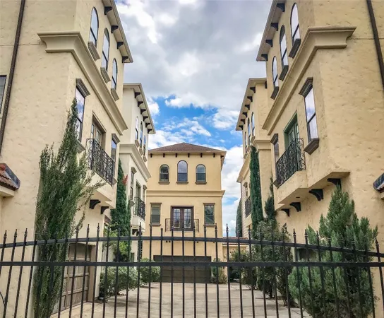 $2,695 | 1432 West 21st Street, Unit F, Houston, TX 77008