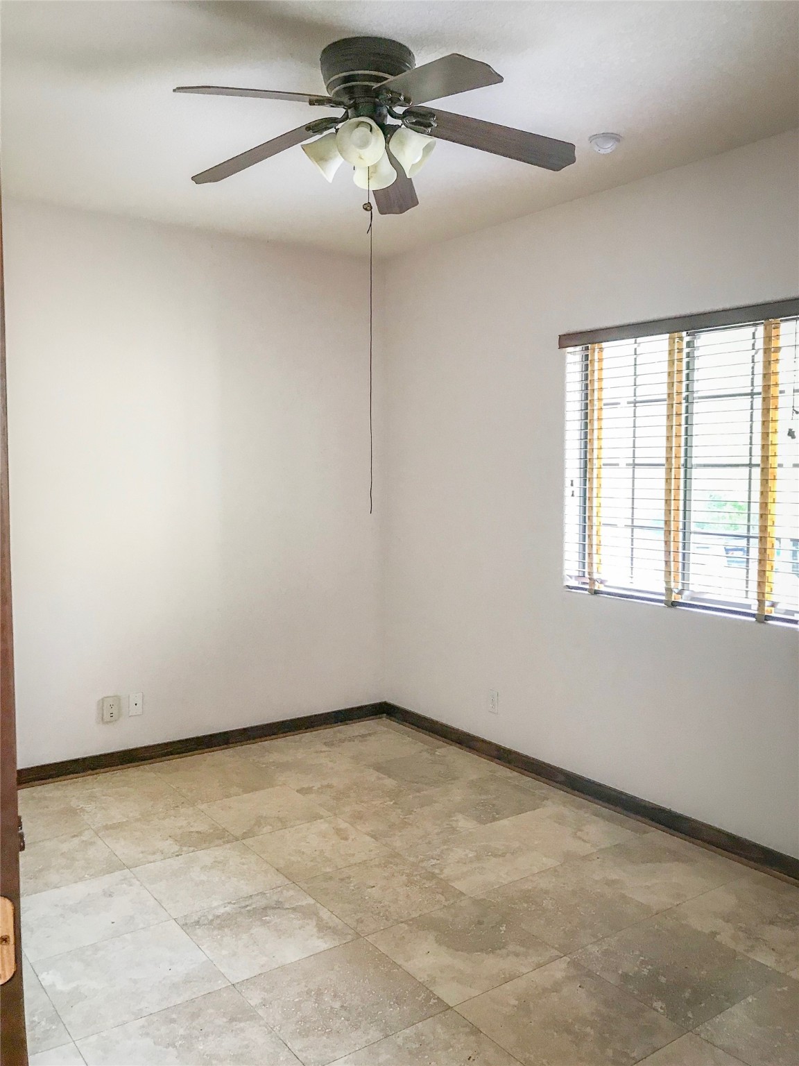 1432 West 21st Street, Unit F Houston, TX 77008 - Photo 22 of 27 a view of an empty room with a window