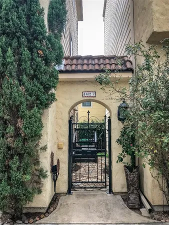 $2,695 | 1432 West 21st Street, Unit F, Houston, TX 77008