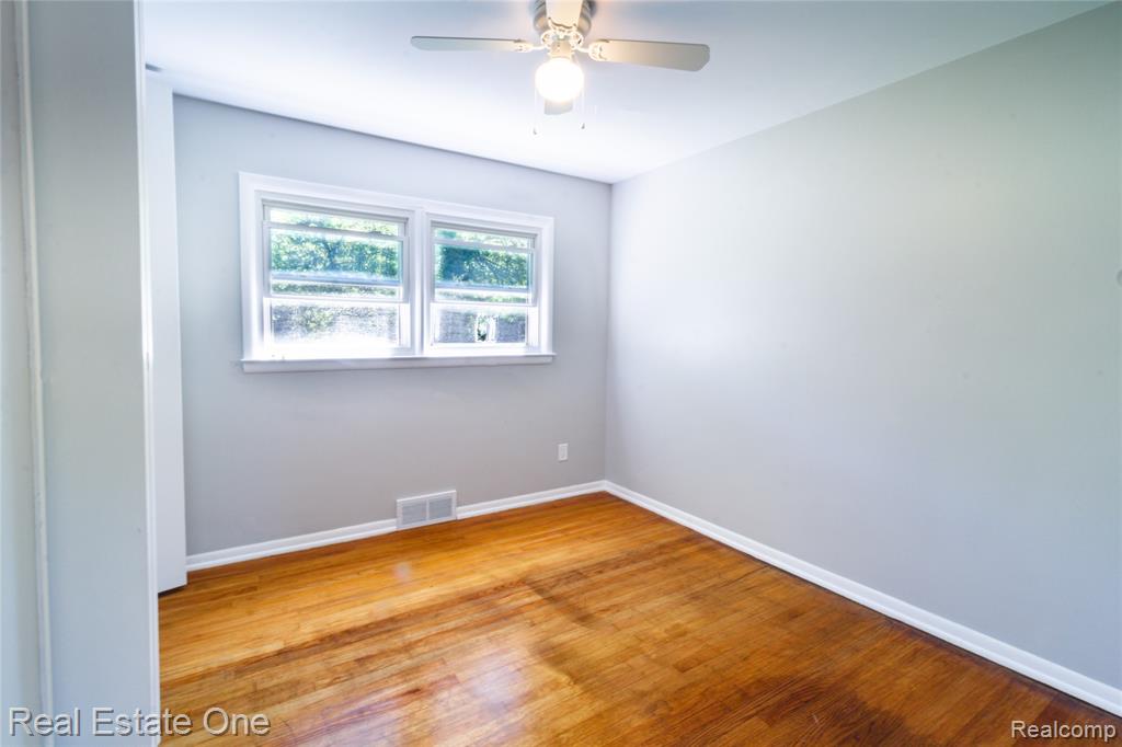 27875 Peppermill Road Farmington, MI 48331 - Photo 15 of 29