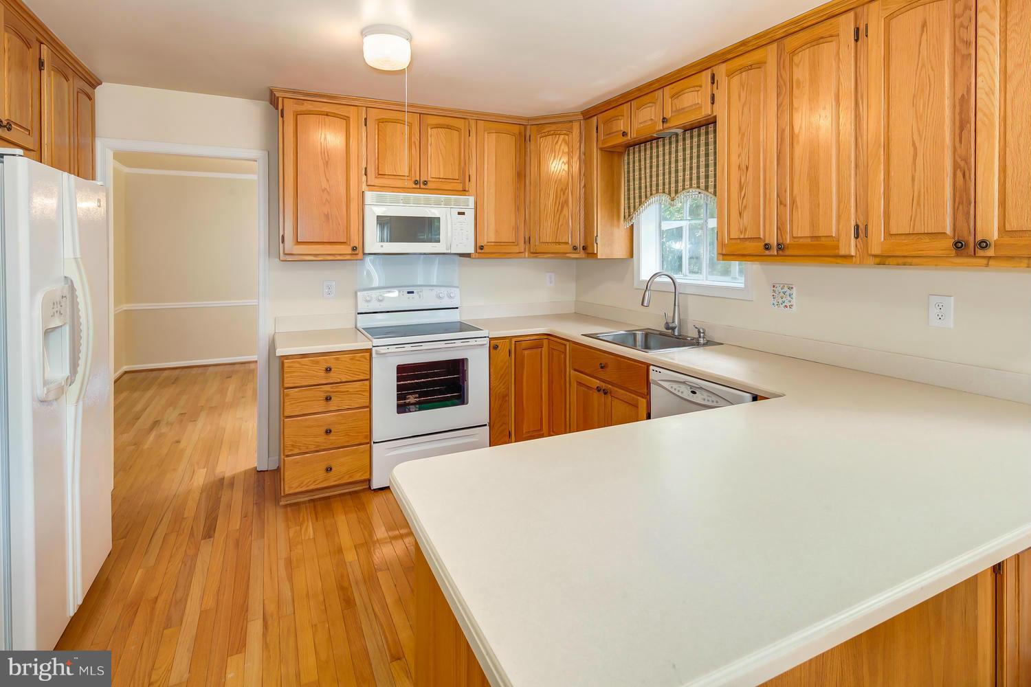 8107 Viola Street Springfield, VA 22152 - Photo 12 of 30 Kitchen