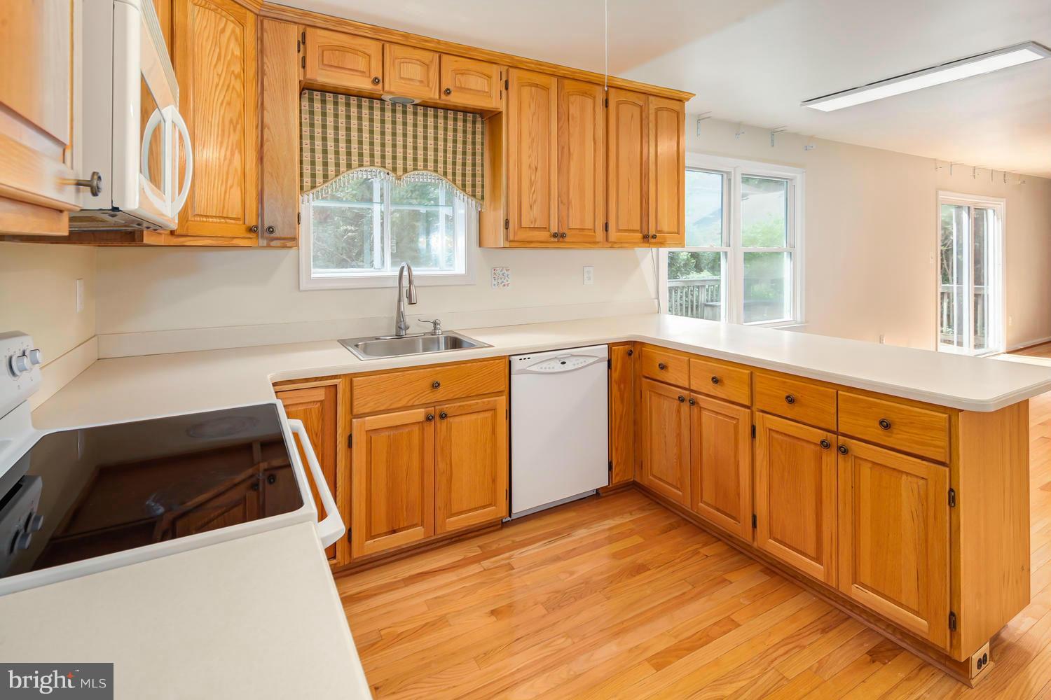 8107 Viola Street Springfield, VA 22152 - Photo 9 of 30 Kitchen