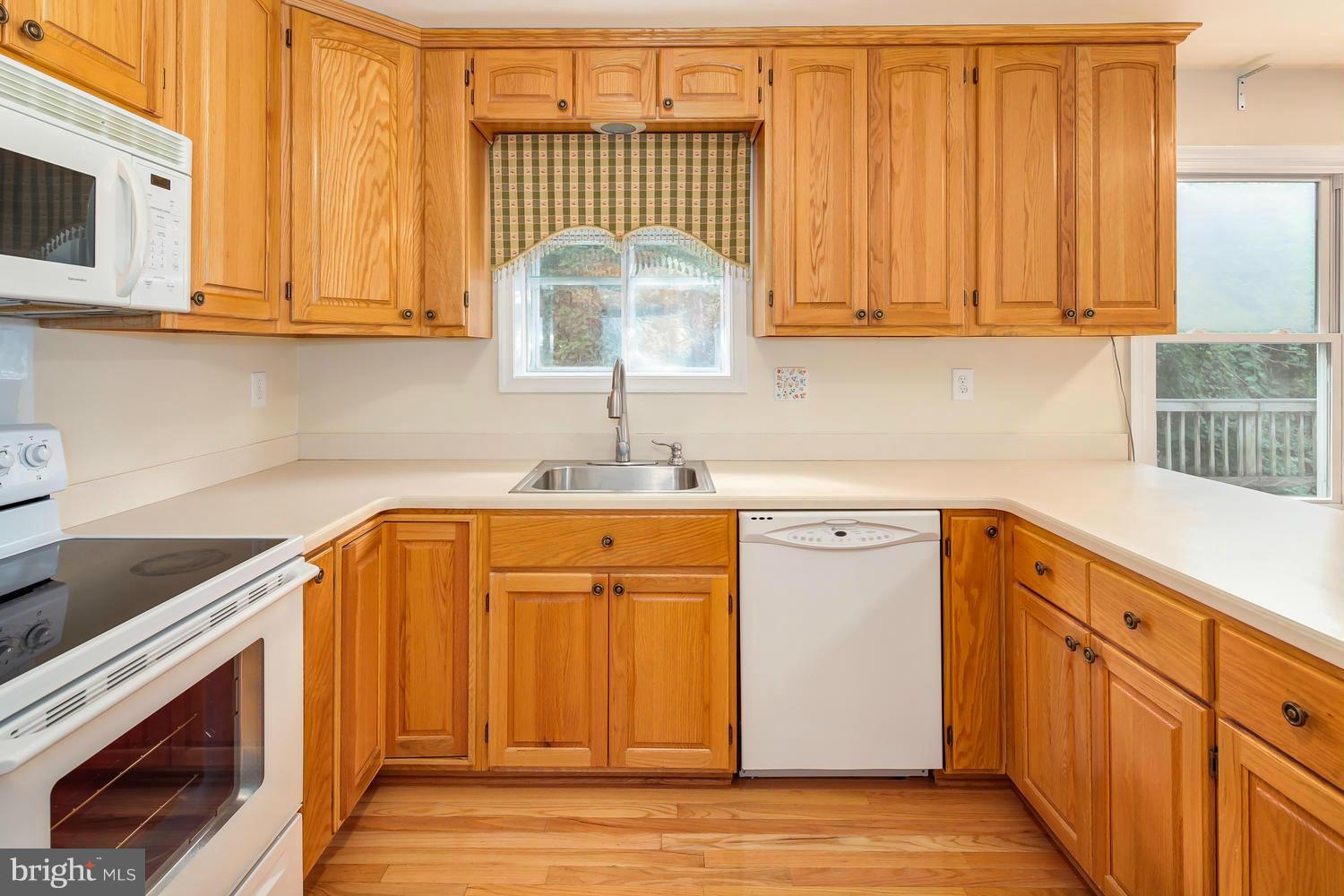8107 Viola Street Springfield, VA 22152 - Photo 10 of 30 Kitchen