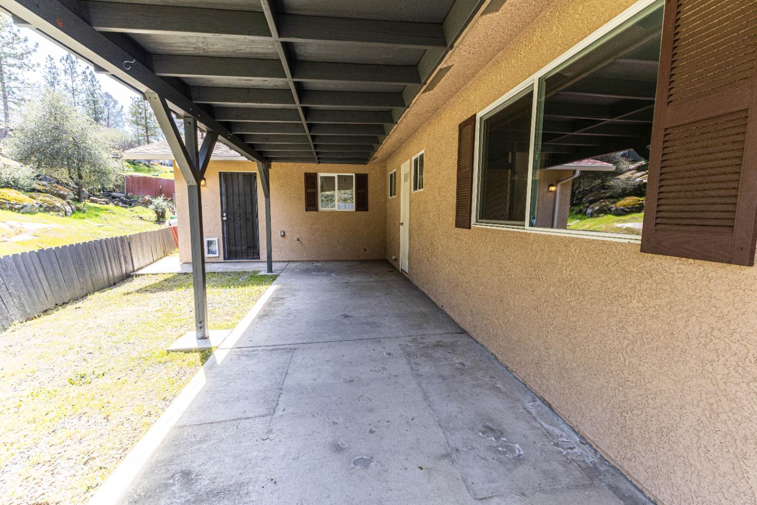 48795 Rock Point Road Oakhurst, CA 93644 - Photo 22 of 24 Gallery Image 22