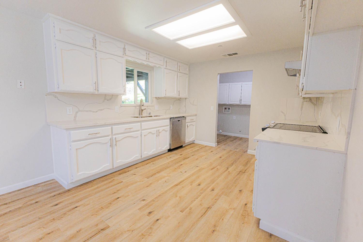 48795 Rock Point Road Oakhurst, CA 93644 - Photo 5 of 24 Gallery Image 5