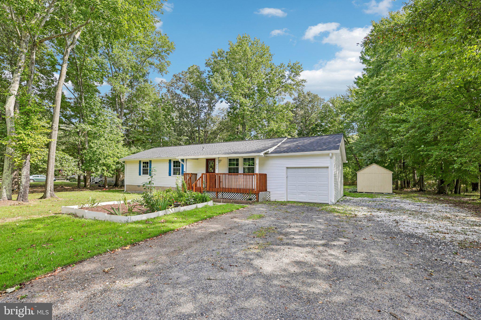 Welcome to 1437 Cedarhurst Road!